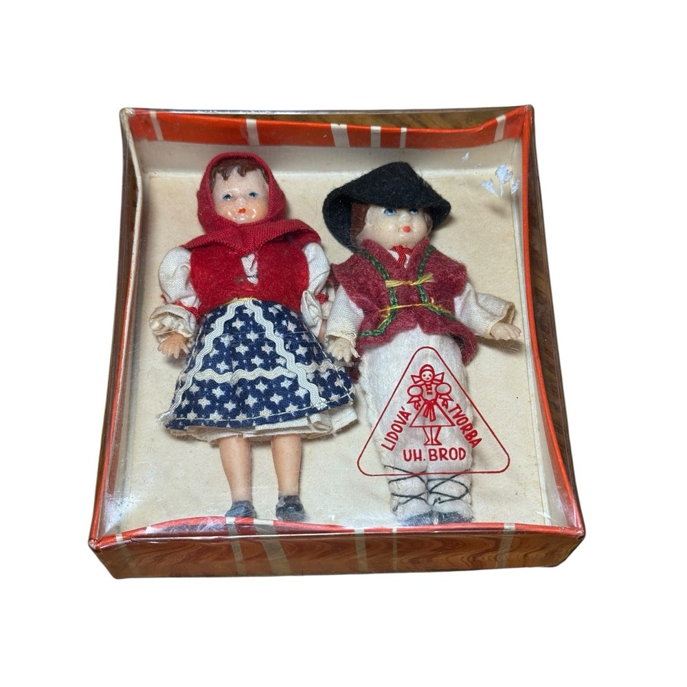 Vtg NEW VALASSKY Par CZECH DOLL SET MINIATURE TATRA COUPLE IN FOLK COSTUMES 1972